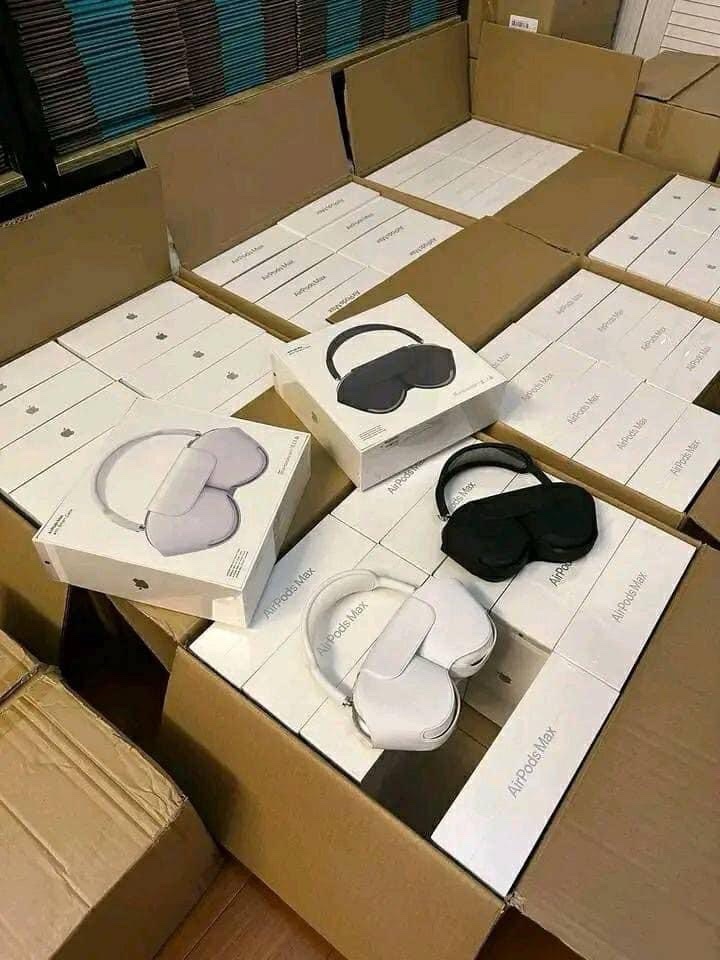 airpod max & airpod pro per pallet AirPod Max & AirPod Pro per pallet