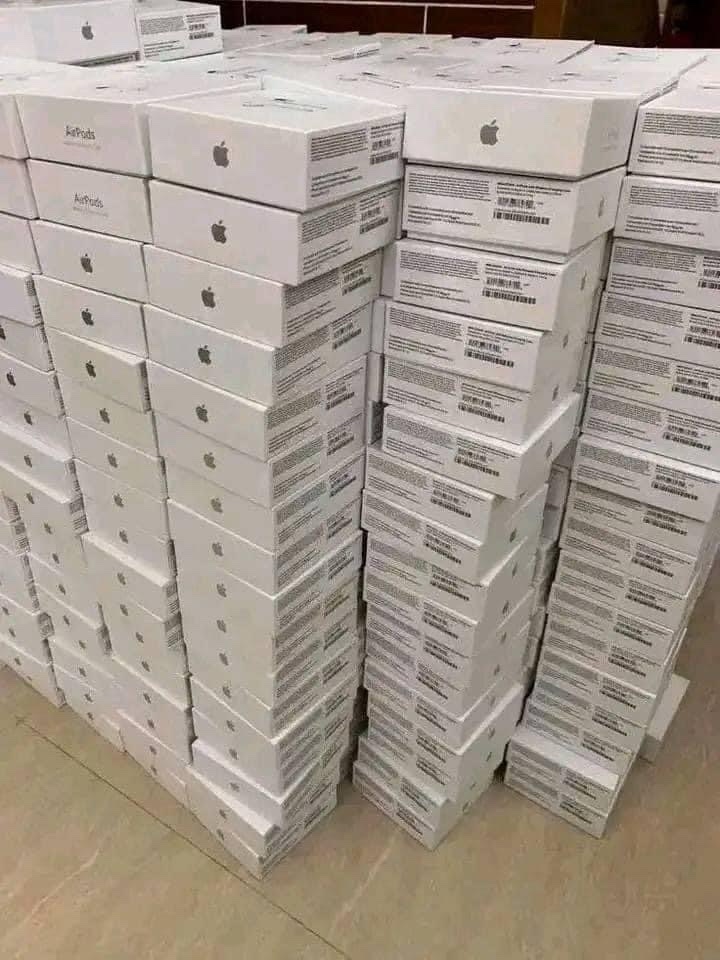 airpod max & airpod pro per pallet AirPod Max & AirPod Pro per pallet