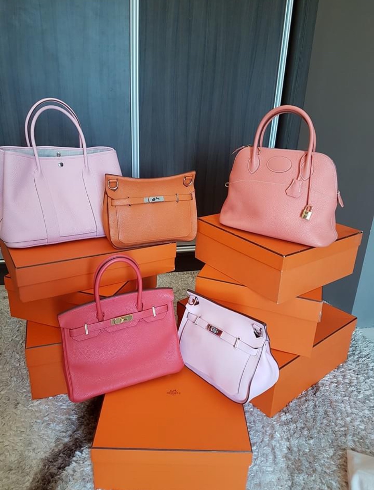 branded ladies hand bags 200 pieces per pallet Branded Ladies Hand bags 200 pieces per pallet