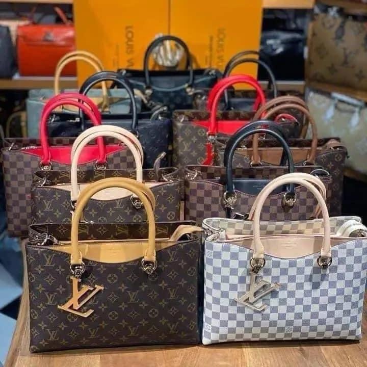 branded ladies hand bags 200 pieces per pallet Branded Ladies Hand bags 200 pieces per pallet