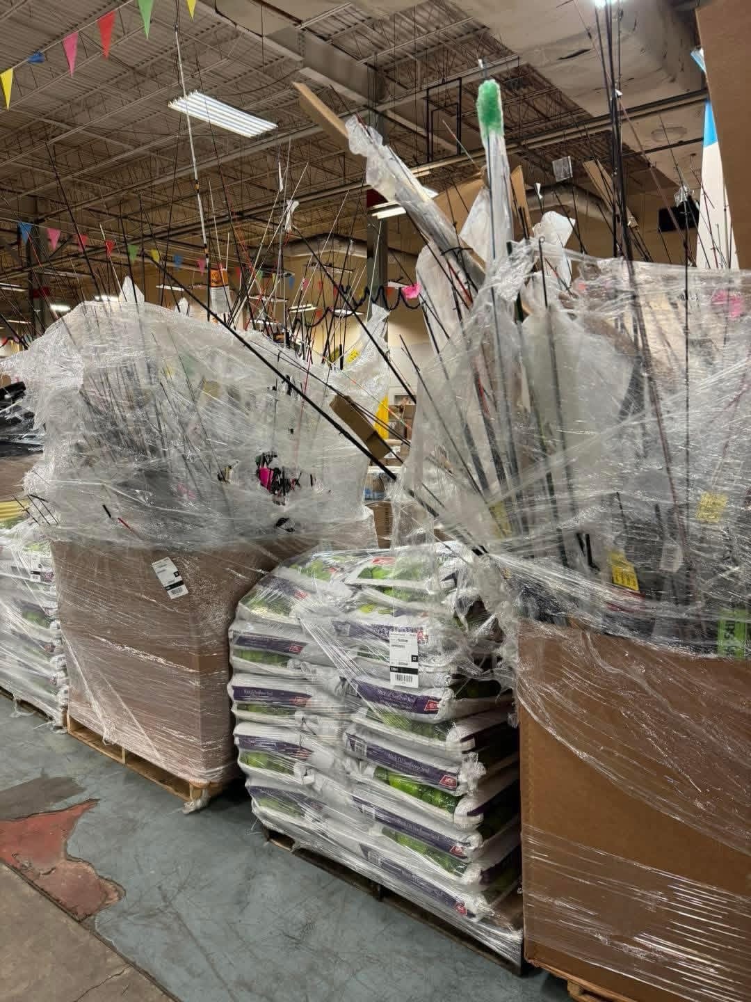 fishing equipment pallets ( 200 pieces) Fishing Equipment Pallets ( 200 pieces)